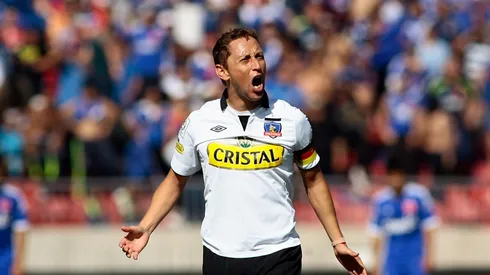 Luis Mena celebrando con Colo Colo