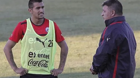 Claudio Borghi pone a Arturo Vidal en otro planeta, respecto a Charles Aránguiz