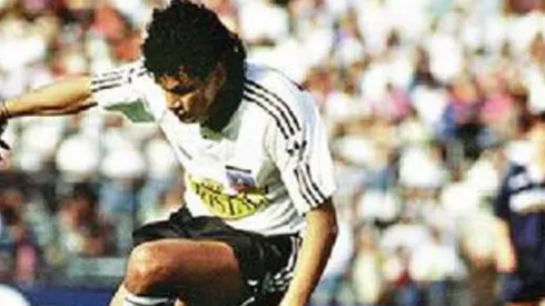 Etcheverry jugando frente a Universidad de Chile un Superclásico