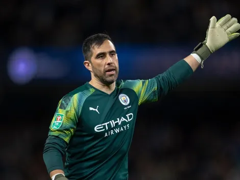 No sólo hay críticas: Manchester City destaca a su "héroe" Claudio Bravo