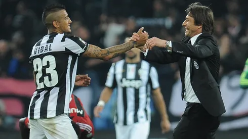 Vidal celebrando junto a Conte