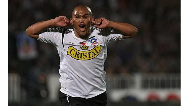 Chupete Suazo, un delantero de clase internacional.