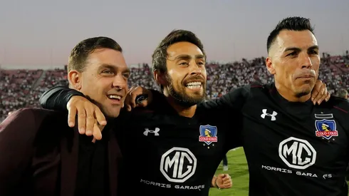Guede celebrando la Supercopa con Valdivia y Paredes