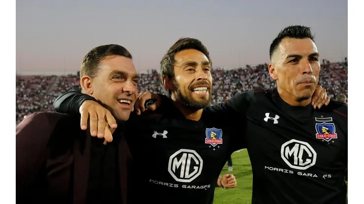 Guede celebrando la Supercopa con Valdivia y Paredes