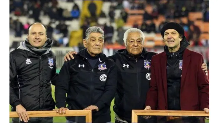 Jorge Toro recibiendo un merecido homenaje junto a Manuel Muñoz en el Monumental