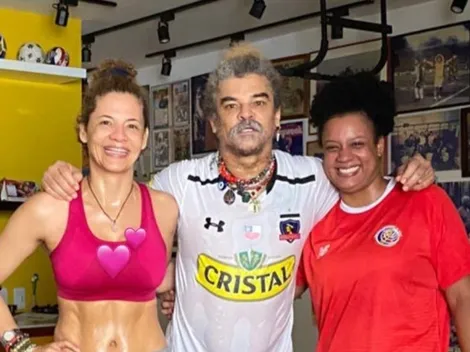 Carlos Valderrama se luce entrenando con la camiseta de Colo Colo