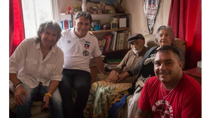 Luis Fernando Araya junto a otros ex jugadores del Cacique