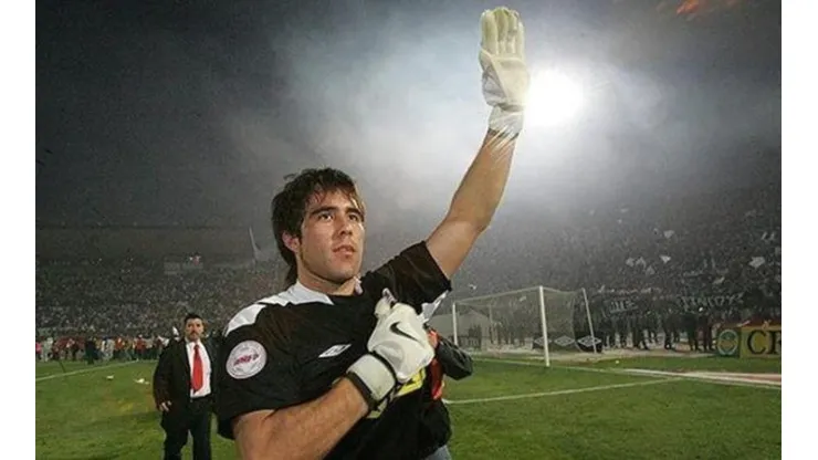 Claudio Bravo saludo a Colo Colo en sus 25 años