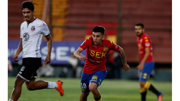 Aránguiz enfrentando a Colo Colo