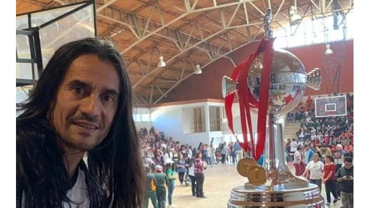Gabriel Mendoza asegura que los jugadores de Colo Colo deben bajar su sueldo