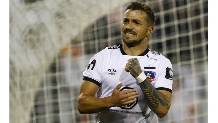 Gabriel Costa celebrando un gol de Colo Colo