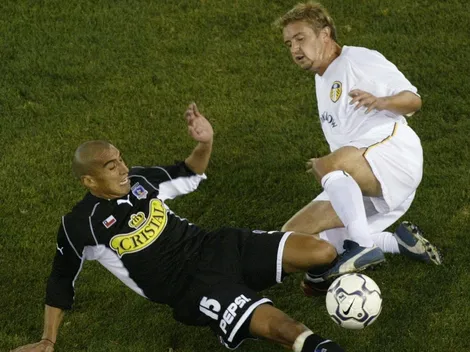 Ex jugador de Leeds muestra su colección y aparece una icónica camiseta de Colo Colo