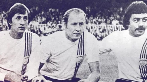 Caszely junto a Cruyff en una selección de estrellas