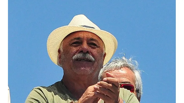 Carlos Caszely ve con gran optimismo las protestas en el país, previas al coronavirus