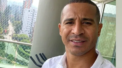 Macnelly Entrenando con la camiseta de Colo Colo