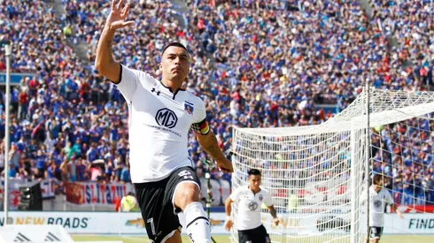 Esteban Paredes es el máximo goleador de Colo Colo ante la U con 15 tantos.