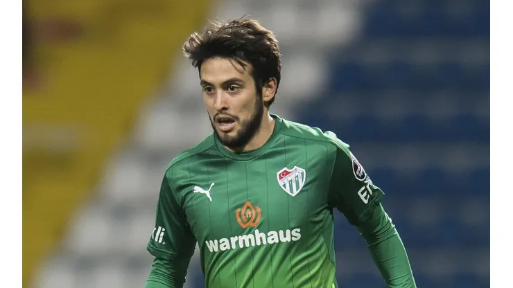 Jorquera defendiendo al Bursaspor en su anterior paso por Turquía