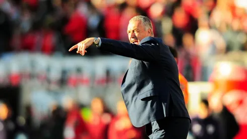 Gustavo Alfaro asoma como posible DT de Colo Colo