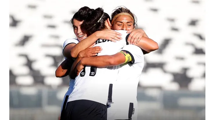Las albas lograron de forma demoledora sus primeros tres puntos del torneo.