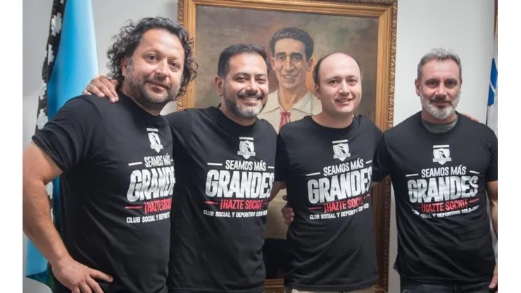 Alcaíno junto a Ruminot, Barticciotto y Valladares, presidente del CSD Colo Colo