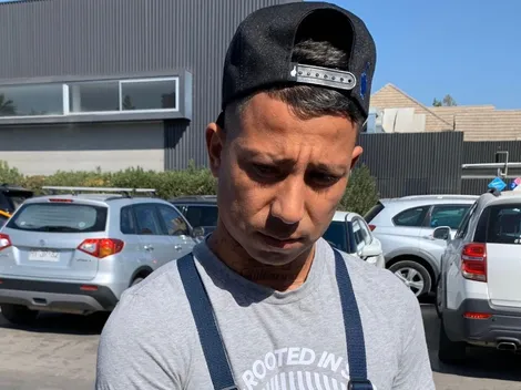 Leo Valencia llega con cabestrillo a la Clínica Meds