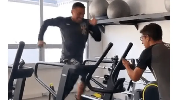 Miguel Pinto sigue recuperándose de su lesión