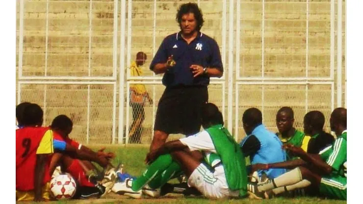 Rodolfo Zapata, el exótico y patiperro entrenador argentino que se ofreció a Colo Colo