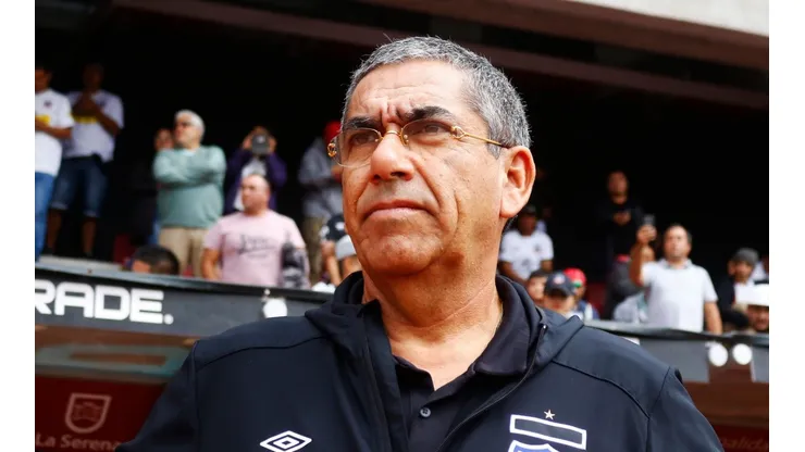 Gualberto Jara puede seguir en Colo Colo hasta junio