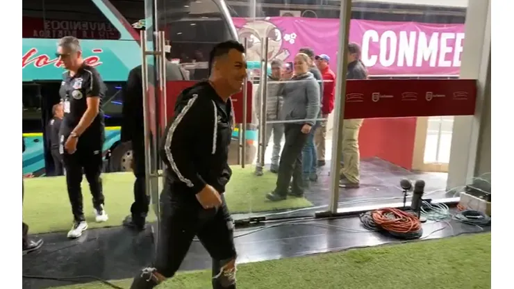 Esteban Paredes llega al estadio La Portada