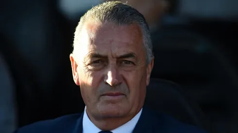 Gustavo Alfaro da el ok para dirigir a Colo Colo, pero se complica la situación