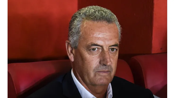 Gustavo Alfaro asoma como posible DT de Colo Colo