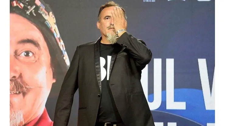 Paul Vásquez con la pulsera de Colo Colo