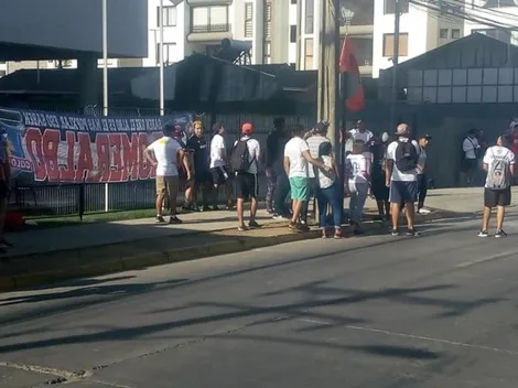 Con una cincuentena de hinchas Colo Colo llega a Curicó para su duelo de lunes