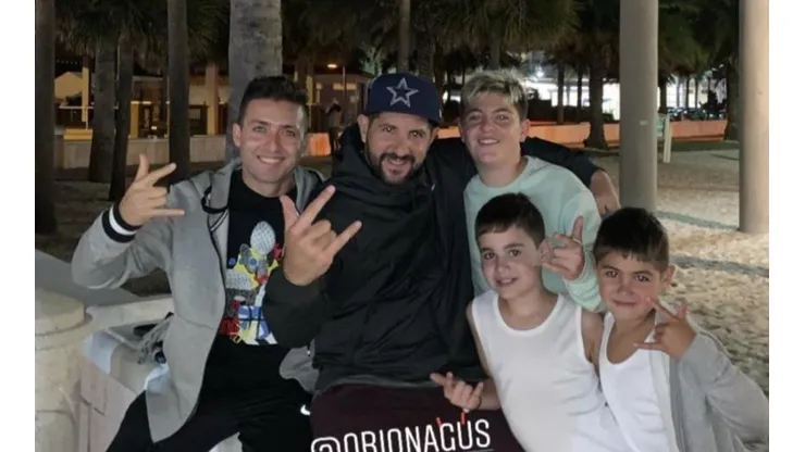 Agustín Orión se muestra muy colocolino en sus vacaciones