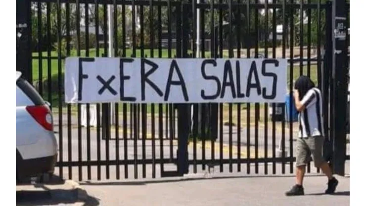 Fuera Mario Salas en el estadio Monumental
