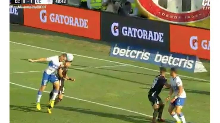Gol de la UC: Grosero error de De la Fuente y Aued no perdona