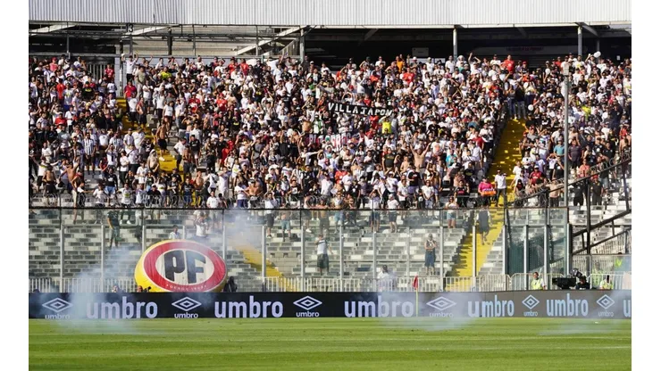Las bombas de estruendo que cayeron en la cancha