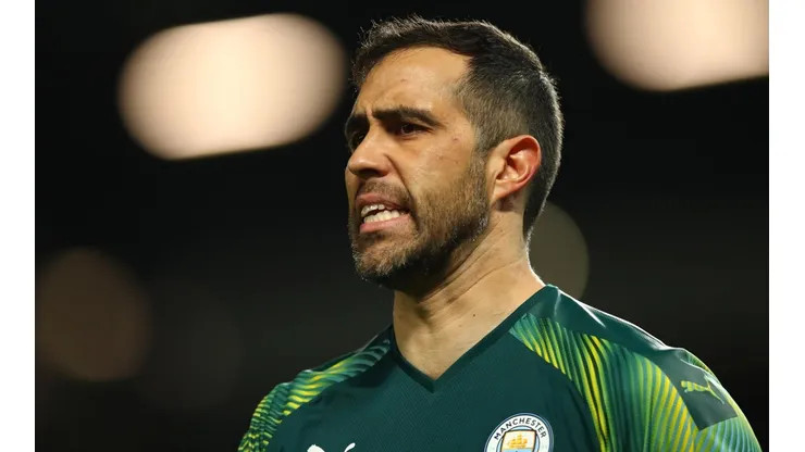 El formado en Colo Colo llegó al City desde el Barcelona a cambio de 18 millones de euros .