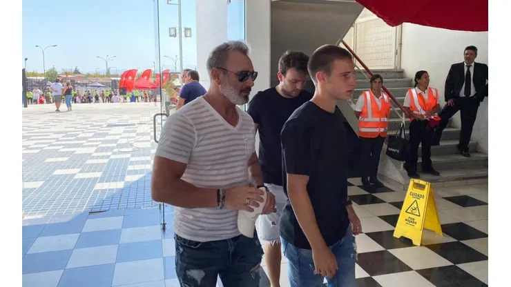 Marcelo Barticciotto junto a su hijo Bruno en el Monumental