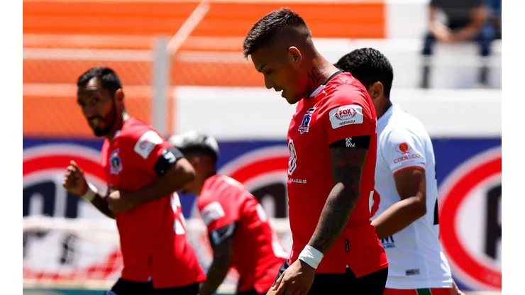 Colo Colo se mide ante Cobresal en El Salvador