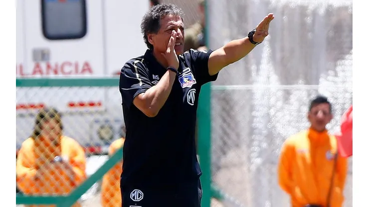 Mario Salas dando instrucciones