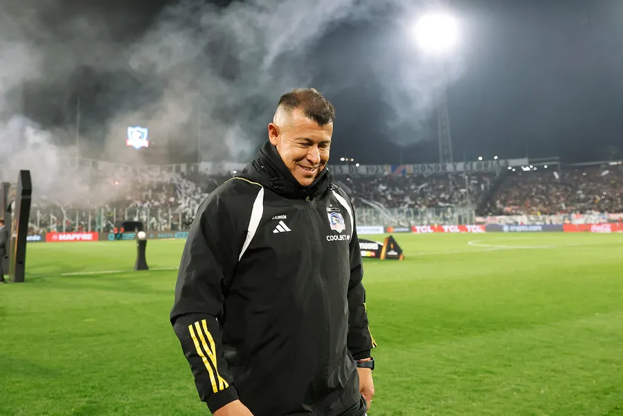 Jorge Almirón motivó a los jugadores previo al duelo con Junior de Barranquilla. Imagen: Pepe Alvujar/Photosport