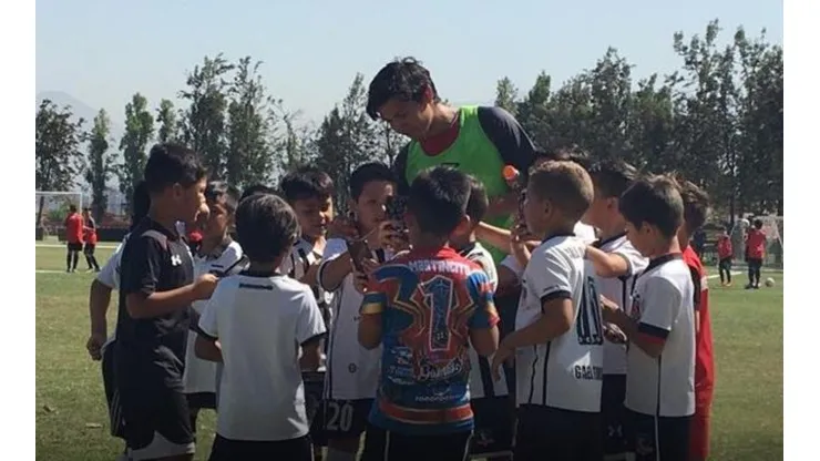 El volante cumplió el sueño de varios niños.
