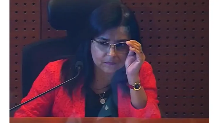 Jueza, Andrea Acevedo le falta el respeto a Colo Colo