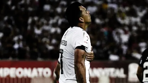 El 7 albo estará dos meses fuera de las canchas, perdiéndose once duelos en total.