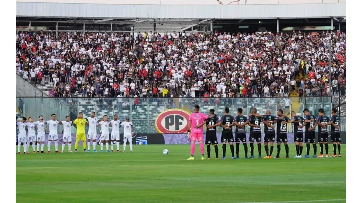 Las 30 mil almas en el Monumental respetaron el minuto de silencio.