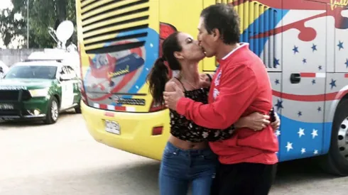Mario Salas invita a su pareja a ver su primer título en Colo Colo como DT