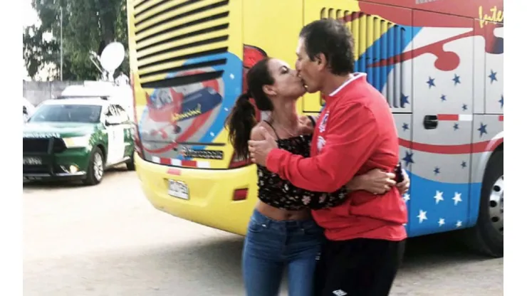 Mario Salas invita a su pareja a ver su primer título en Colo Colo como DT