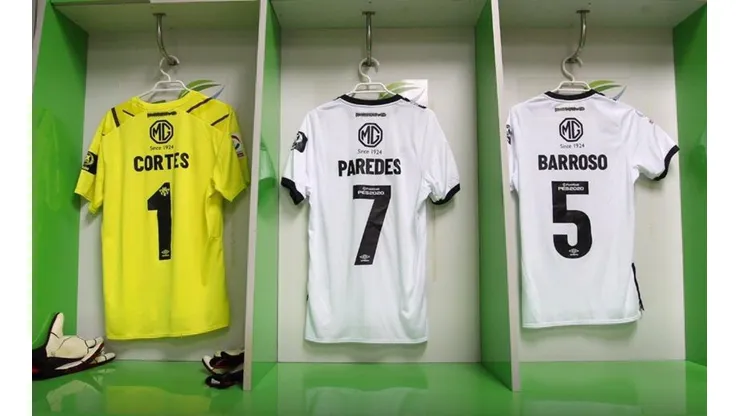 La camiseta del histórico espera en el camarín del Germán Becker.