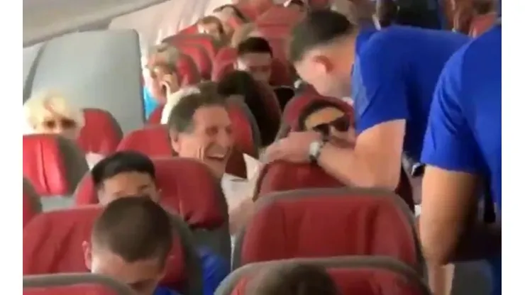 Hasta se saludó con Hernán Caputto arriba del avión.